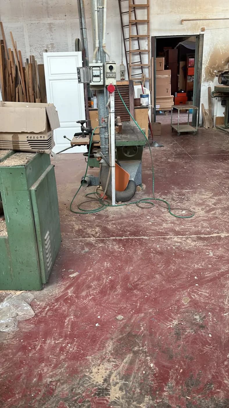 Macchina combinata e impianto di aspirazione nel laboratorio di falegnameria